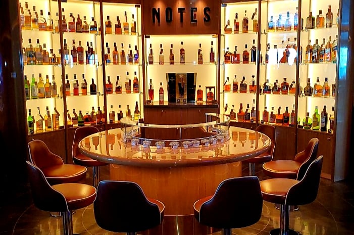 Notes Whiskey Bar on Holland America Line's Nieuw Amsterdam