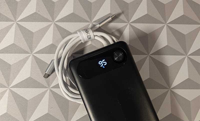 Anker white USB C cable and battery pack